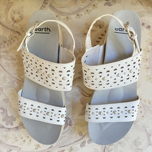 EARTH Pine Toba Sandal Clog Size 9 Leather Studded Off White / Light Grey NWOB